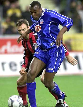 校园足球更 校园足球更